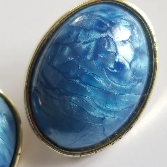 Vintage earrings chunky clip on oval egg shaped wavy pearlized blue gold tone - Picture 11 of 14